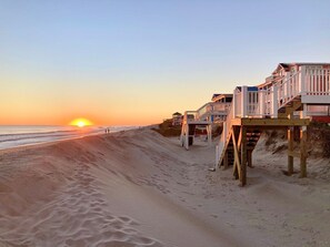 Beach nearby - Discover Zion in Oak Island: an oceanfront dream with 5 bedrooms for 12 guests! (Oak Island)