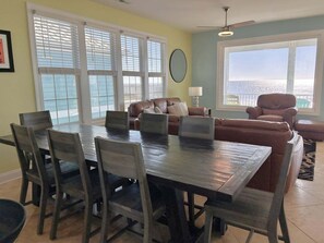 Interior - Discover Zion in Oak Island: an oceanfront dream with 5 bedrooms for 12 guests! (Oak Island)