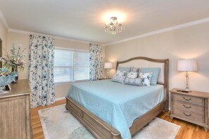 3 bedrooms, desk, iron/ironing board, WiFi