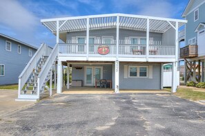 Exterior detail - Charming 2BR duplex with ocean views in Oak Island, perfect for family getaways. (Oak Island)