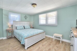 2 bedrooms, desk, iron/ironing board, WiFi - Charming 2BR duplex with ocean views in Oak Island, perfect for family getaways. (Oak Island)