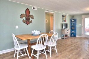 Dining - Charming 2BR duplex with ocean views in Oak Island, perfect for family getaways. (Oak Island)