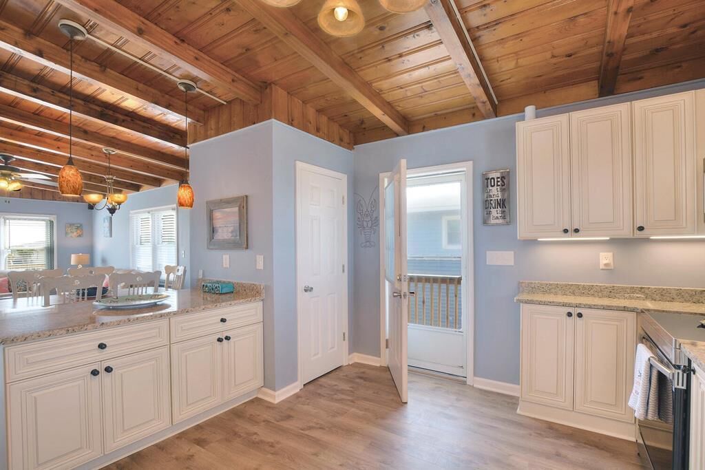 Kylskåp, mikrovågsugn, ugn och spishäll