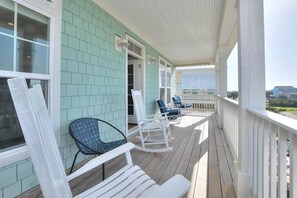 Property grounds - Beautiful 5BR/3.5BA Home - Ocean View, Pool, Hot Tub, Sleeps 14 (Oak Island)