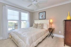 5 Schlafzimmer, Schreibtisch, Bügeleisen/Bügelbrett, WLAN