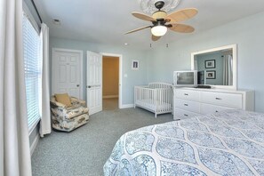 8 bedrooms, desk, iron/ironing board, WiFi