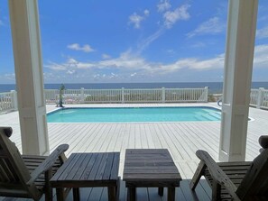 A heated pool - Orange Sunset: Spacious 7-bedroom oceanfront gem in Oak Island, perfect for large groups. (Oak Island)