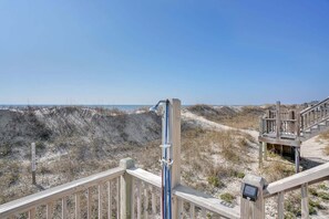 Property grounds - Orange Sunset: Spacious 7-bedroom oceanfront gem in Oak Island, perfect for large groups. (Oak Island)