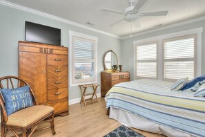 4 bedrooms, iron/ironing board, free WiFi, bed sheets