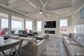 Een smart-tv, videogames en een dvd-speler