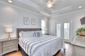3 bedrooms, iron/ironing board, free WiFi, bed sheets - Experience ocean views at "Footprints in the Sand," a cozy 3BR retreat in Oak Island. (Oak Island)