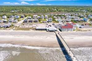 Beach nearby - Experience ocean views at "Footprints in the Sand," a cozy 3BR retreat in Oak Island. (Oak Island)