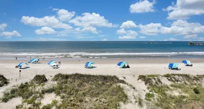 3BR/10.5BA Oceanfront-BRAND NEW,Elevated Pool,Elevator,Hot Tub-Sleeps39