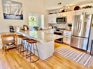 Fridge, microwave, oven, stovetop - A Blue Heron: Oceanview retreat in Oak Island, perfect for families or groups of up to 12. (Oak Island)