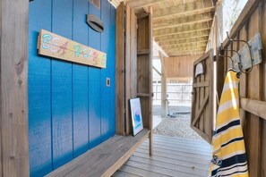 Property grounds - A Blue Heron: Oceanview retreat in Oak Island, perfect for families or groups of up to 12. (Oak Island)