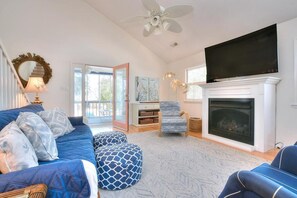 Tv, dvd-afspiller, bøger, videobibliotek