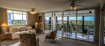 Ocean Harbor by VTrips