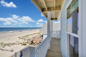 Property grounds - Oceanfront retreat in Oak Island with 7 bedrooms and pool for 20 guests. (Oak Island)