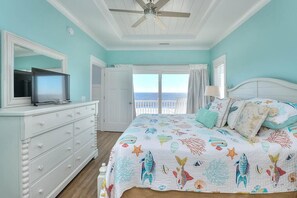 5 bedrooms, desk, iron/ironing board, WiFi