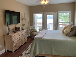 5 bedrooms, desk, iron/ironing board, travel cot