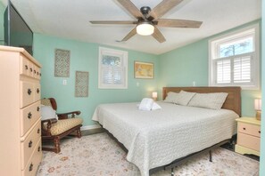 3 bedrooms, desk, iron/ironing board, WiFi - 3BR/2BA Home - Walk to Beach, Sunroom, Fenced In, Sleeps 8 (Oak Island)