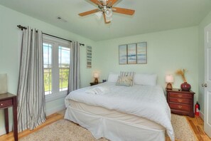 3 bedrooms, desk, iron/ironing board, WiFi - Cheerful 3BR/2BA Home-2nd Row,Ocean Views,Steps to Beach,Sleeps6 (Oak Island)