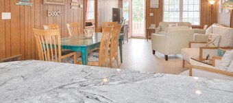 Charming 4BR oceanview home in Oak Island, perfect for family getaways!