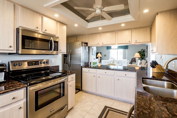 Condo, Multiple Beds, Private Pool, Garden View (381 - No Pets Allowed) | Private kitchen | Fridge, microwave, oven, stovetop