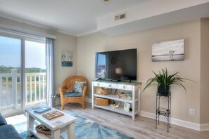 Smart TV, books - Beautiful 2BR/2BA Condo - Ocean Views,Renovated, Pool, Elevator, Sleeps 7 (Oak Island)