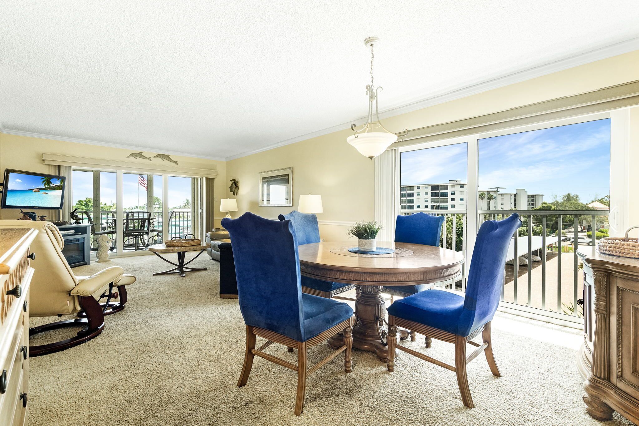 Condo (2 Bedrooms) | Front of property