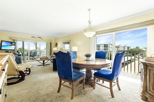 Condo (2 Bedrooms) | Front of property