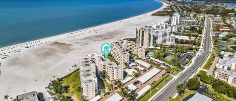 Condo (3 Bedrooms) | Property amenity