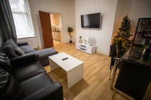 Smart TV, Netflix, streaming services - Sigmalife Apartment located in Wallsend Town Centre, near all local amenities... (Wallsend)