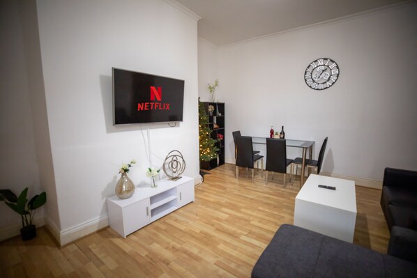 Dining - Sigmalife Apartment located in Wallsend Town Centre, near all local amenities... (Wallsend)