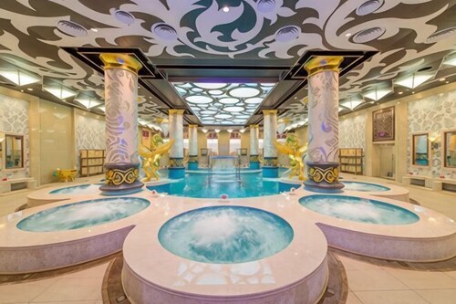 Yinhehui Hotel (Changchun Railway Station Sasseur Zhongdong Outlet)
