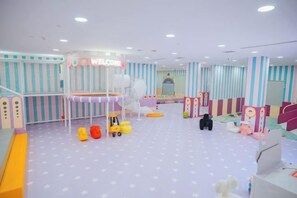 A children's play area with a trampoline, soft play structures, and a 'WELCOME' sign. - Yinhehui Hotel (Changchun Railway Station Sasseur Zhongdong Outlet) (Changchun)