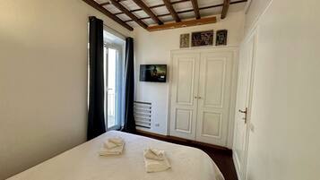 2 chambres, coffres-forts dans les chambres, bureau