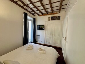 2 Schlafzimmer, Zimmersafe, Schreibtisch, Bügeleisen/Bügelbrett