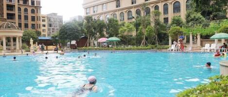 Kolam renang outdoor