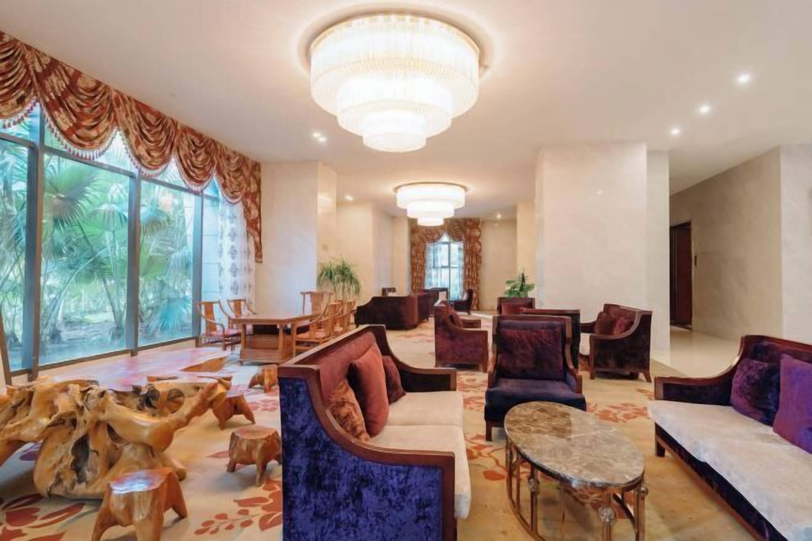Lobby lounge