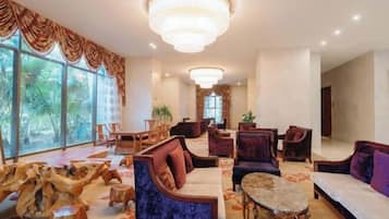 Lobby lounge