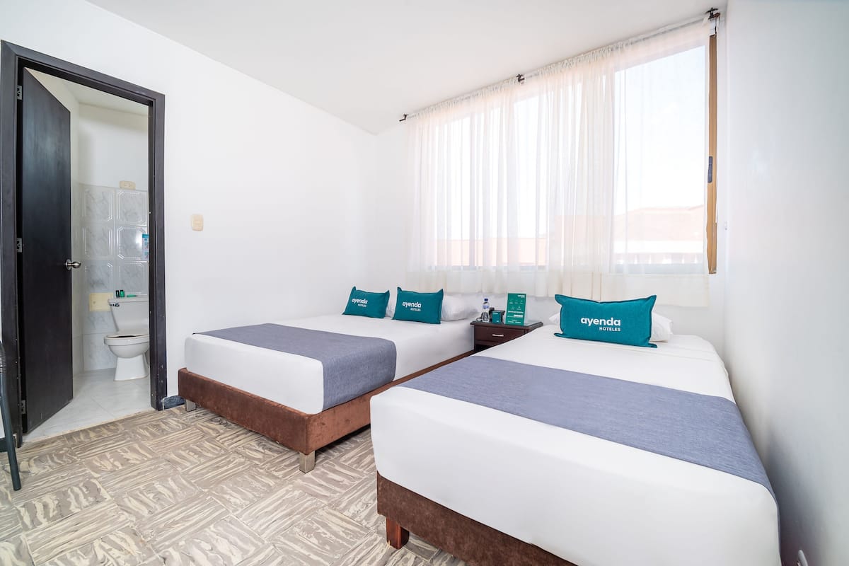 Hypo-allergenic bedding, free WiFi, bed sheets