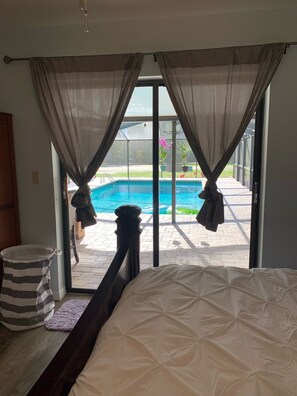 3 bedrooms, desk, iron/ironing board, free WiFi - Beautiful Home Away from Home for your Vacation with Private Pool and Hot Tub (Wesley Chapel)