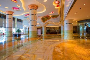 A spacious lobby with marble flooring, large columns, and modern ceiling design. - Oriental Grand Hotel Shaoxing (Shaoxing)