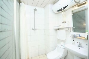 A modern bathroom with a glass shower enclosure, a white toilet, and a sink with a mirror. - Changchun Yuanyuan Business Hotel (Jida Second Hospital Yatai Hospital Area Branch) (Changchun)
