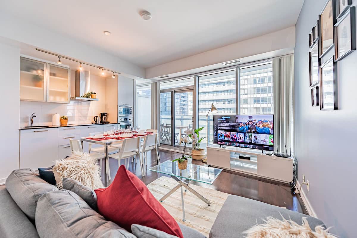 Condo familiar | Área de sala de estar | Smart TV, Netflix y servicios de streaming