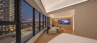 Vienna Classic Hotel (Qingdao Golden Beach Wuyue Plaza)