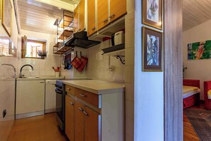 Frigorífico, horno, placa de cocina y lavavajillas