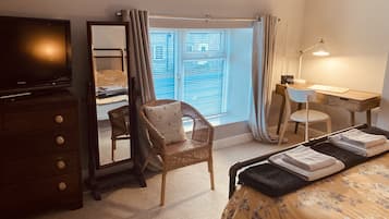 Cottage | 2 bedrooms, iron/ironing board, travel cot, free WiFi