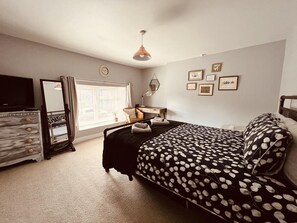 Cottage | 2 bedrooms, iron/ironing board, travel crib, free WiFi - Capella Cottage, 2 Bedroom, Sleeps 4 (Lincoln)